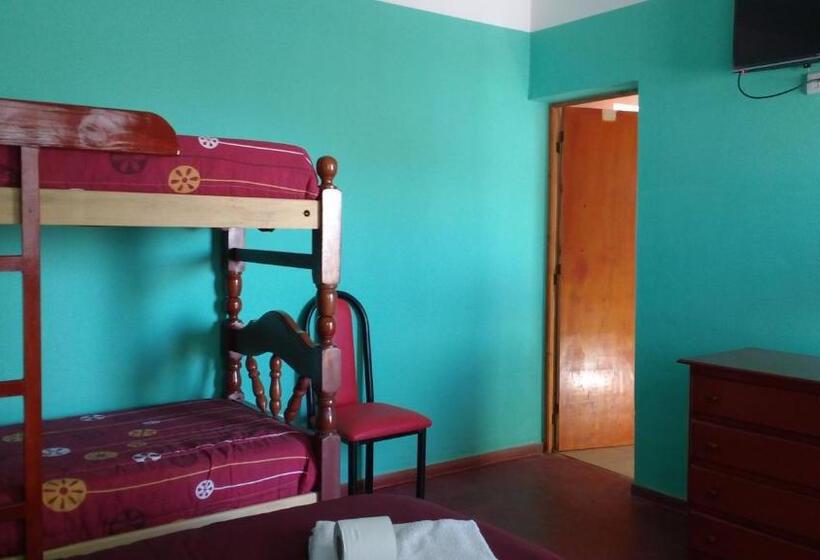 اتاق استاندارد چهار تخته, Hostal Benjamin