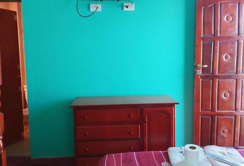 Четырехместный Номер Стандарт, Hostal Benjamin