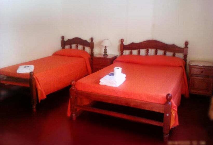 Номер Стандарт Трехместный, Hostal Benjamin