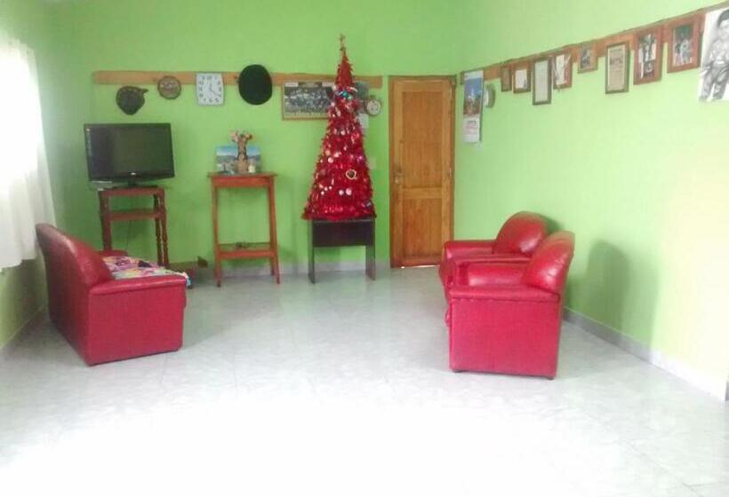 Дом 2 Спальни, Hostal Benjamin