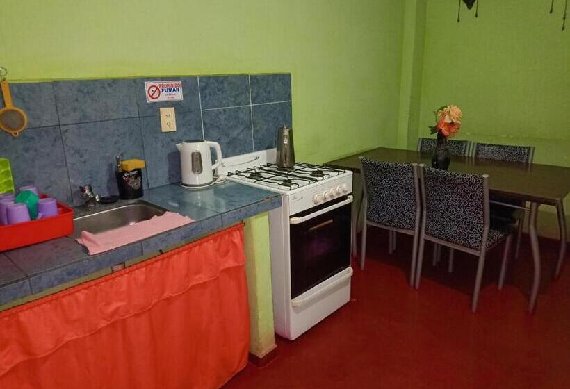 اتاق خانوادگی, Hostal Benjamin