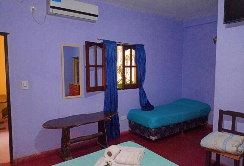 Четырехместный Номер Стандарт, Hostal Benjamin