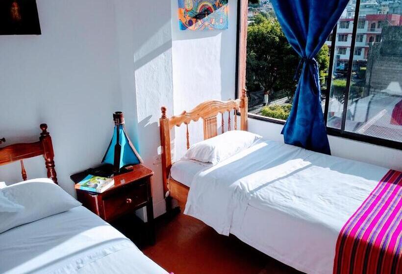 Номер Стандарт Трехместный, Erupcion Art Hotel & Hostel