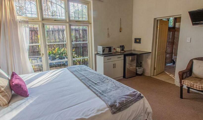 Quarto Estandar, Charlie S Spot   The Gardens With Solar Electricity