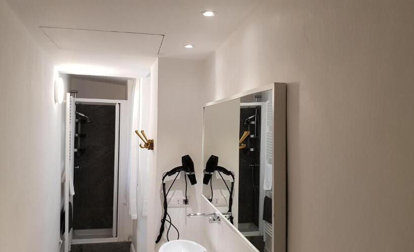 标准四人间共用浴室, Apart Hotel Lupetta 5