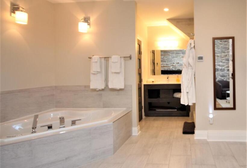 豪华套房, Kemptville Suites