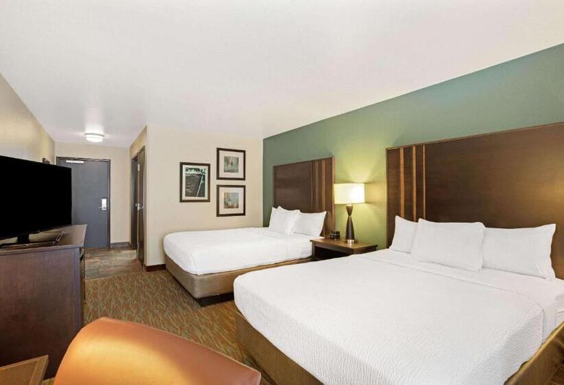Номер Executive, La Quinta By Wyndham Gillette