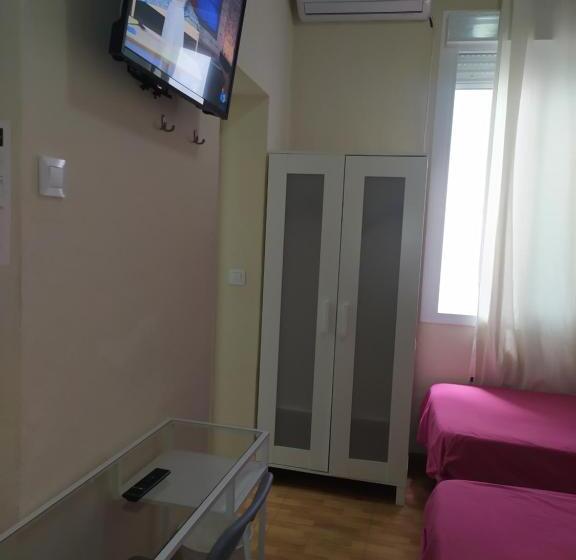 اتاق استاندارد سه نفره, Pension Azahar