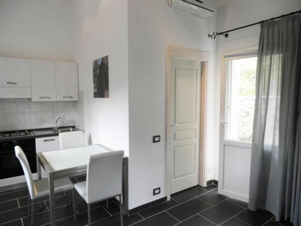 Studio Standard, Costa Morroni