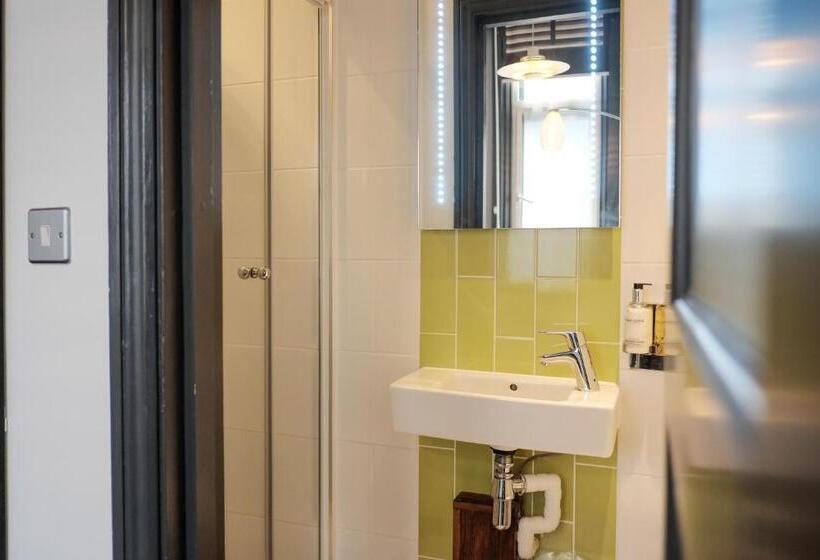 Quarto Estandar, The Wellington