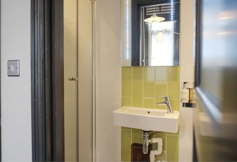 Quarto Estandar Individual, The Wellington