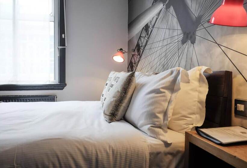 Quarto Estandar, The Wellington