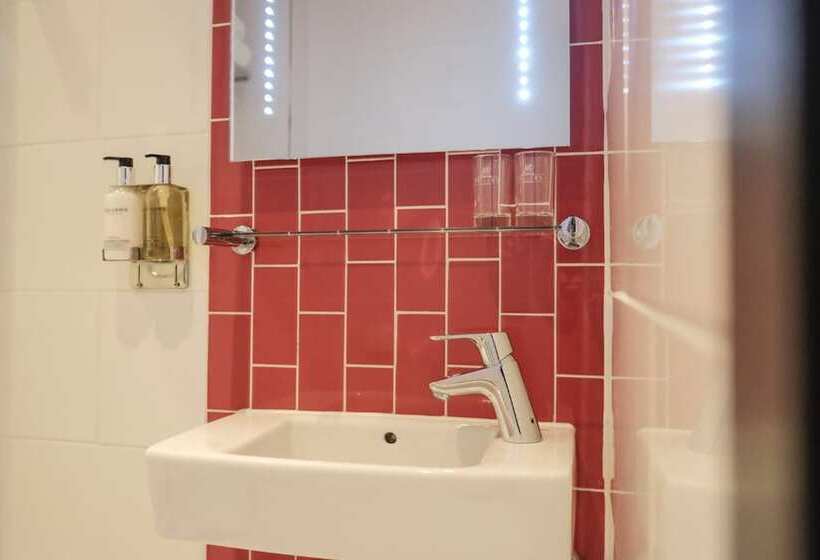 Quarto Estandar, The Wellington
