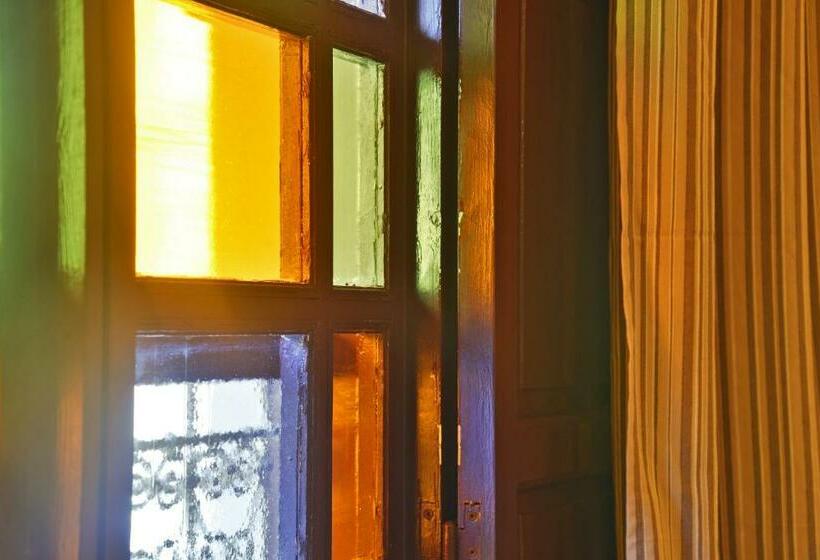 سوییت لوکس, Blue Sky Hôtel