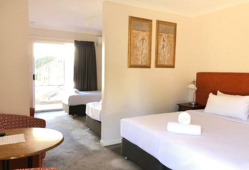패밀리 룸, Higgins Lane Motel