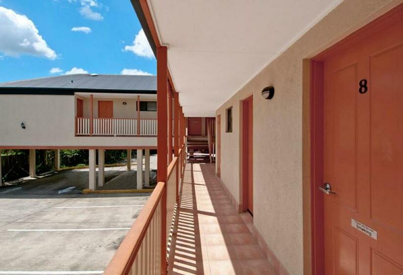 패밀리 룸, Econo Lodge Waterford