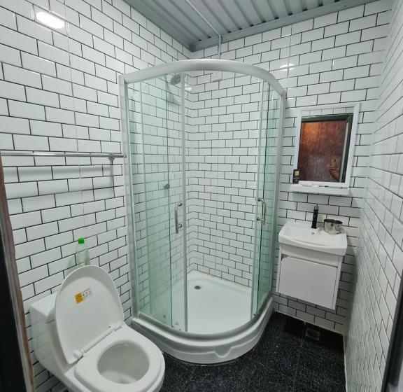 اتاق خانوادگی, Cheqma Tiny Chalet