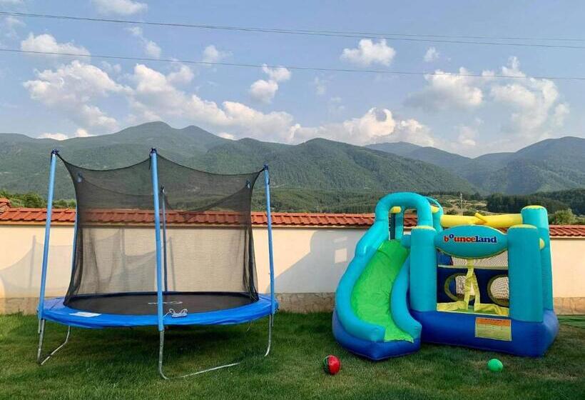 带1个卧室的别墅, къщи за гости “планински рай” Mountain Paradise
