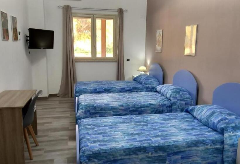 Номер Стандарт Трехместный, Blu In