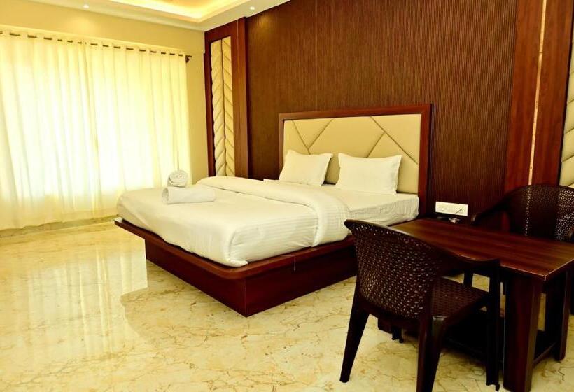 Президентский Люкс, Downtown Pr Groups Raashi Residency