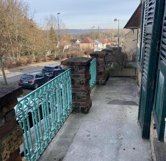 Номер Deluxe с Балконом, Les Logis Aux Portes De La Vallée De Chevreuse
