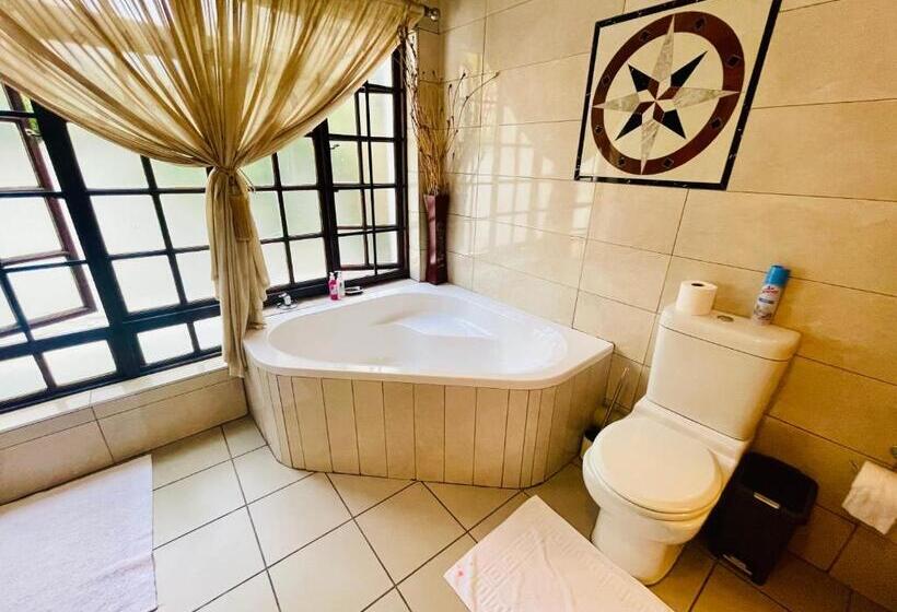 Номер Стандарт с Балконом, Pretoria Mansion Coral Tree Inn