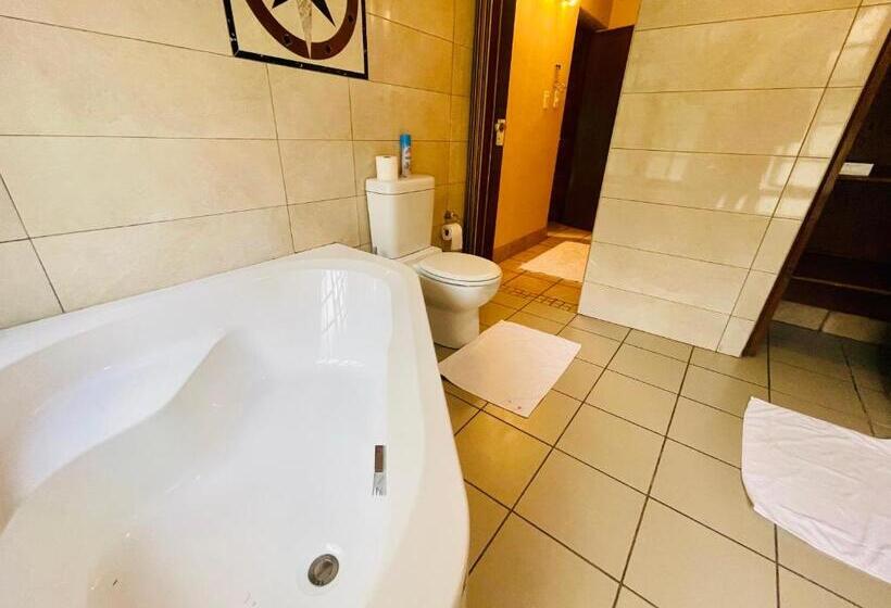 Номер Стандарт с Балконом, Pretoria Mansion Coral Tree Inn