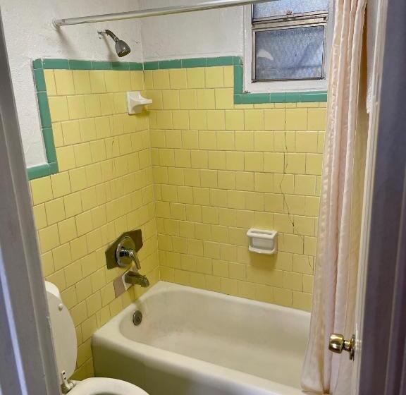 Quarto Estandar, Downtown Motel