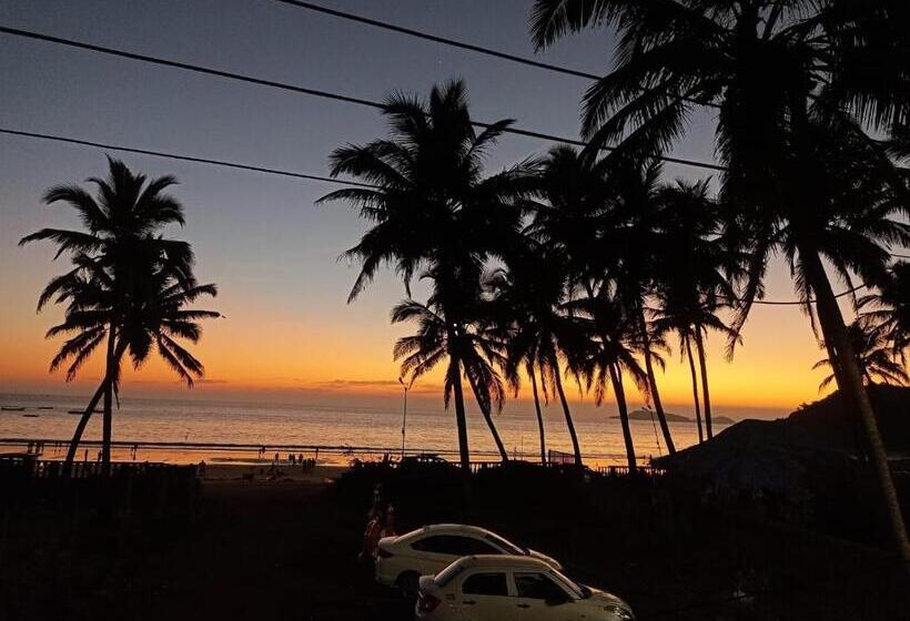 豪华海景房带阳台, Leon Home Stay