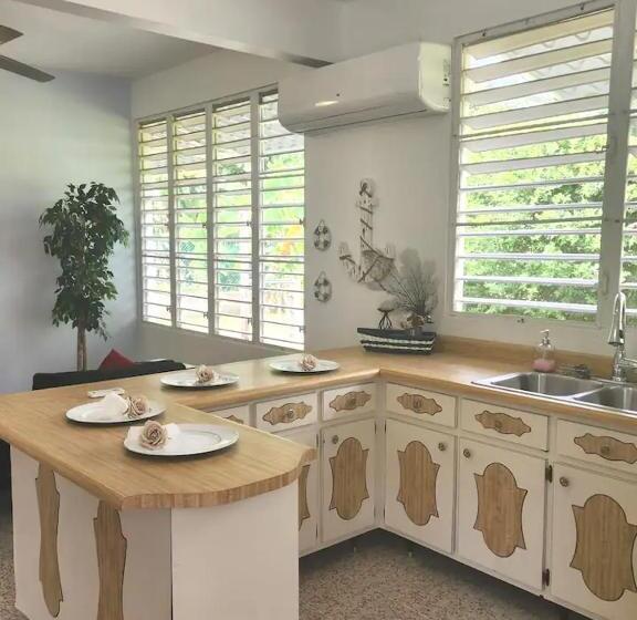 اتاق استاندارد با چشم‌انداز کوهستان, Beautiful House With Gazeebo Close To Beach