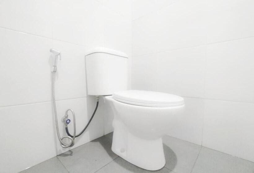 Номер Deluxe, Reddoorz Syariah Near Stasiun Purwokerto