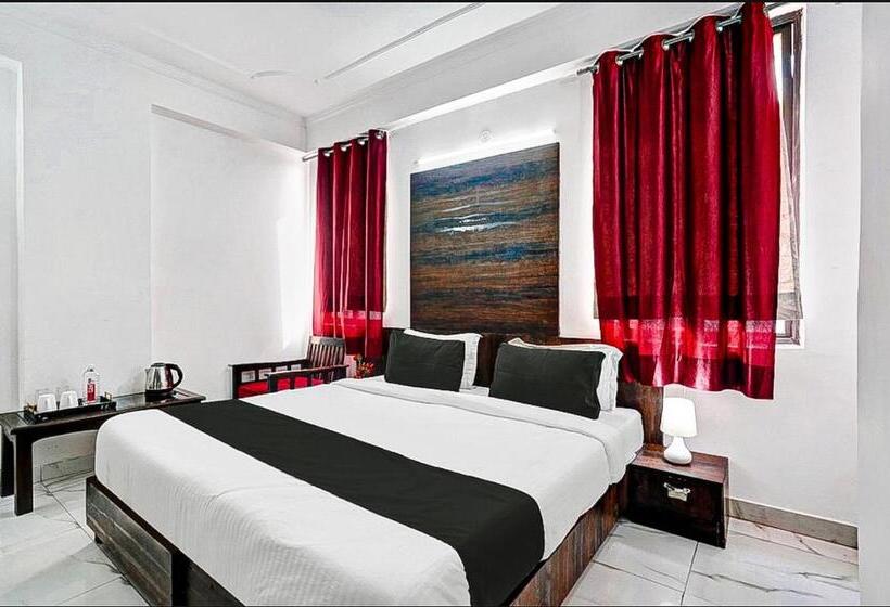 Номер Deluxe, Collection O Hotel Sky Inn