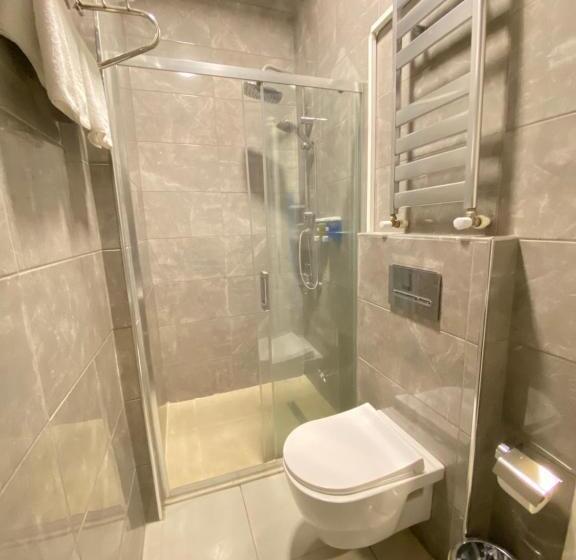 带阳台套房, Cozy Suite With Balcony   On The Kadıköy Seaside
