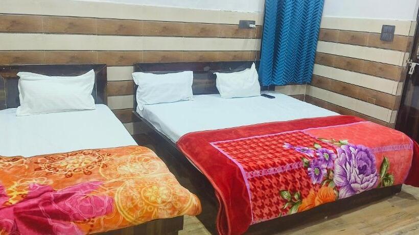 Quarto Familiar Deluxe, K.d.dham Near Prem Mandir