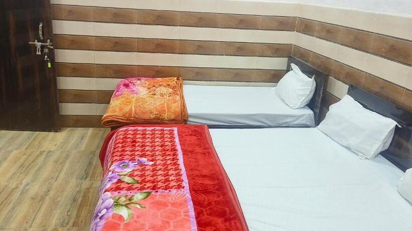 Quarto Familiar Deluxe, K.d.dham Near Prem Mandir