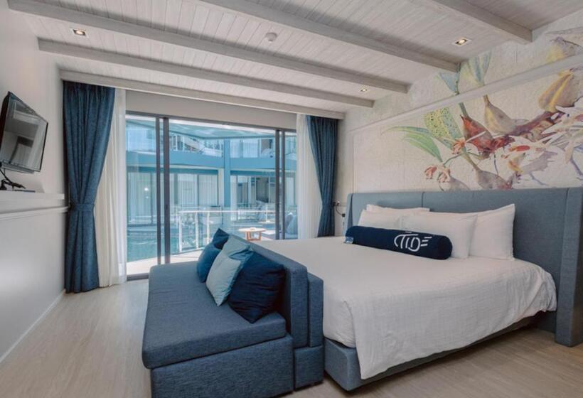 디럭스 룸, Tide Phuket Beach Front