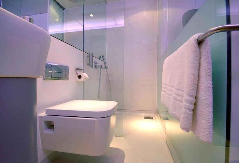 高级客房, Yotelair London Gatwick Airport