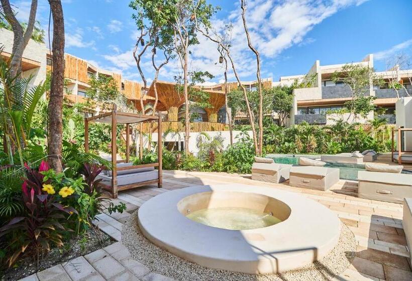 スタンダードルーム, Stylish Studio With Exclusive Amenities, Private Balcony With Bathtub, Shared Swimming Pool And Spa