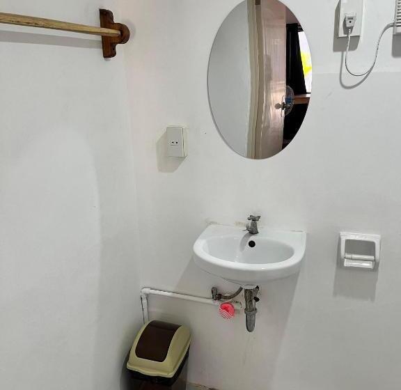 اتاق استاندارد, Trisha Guesthouse