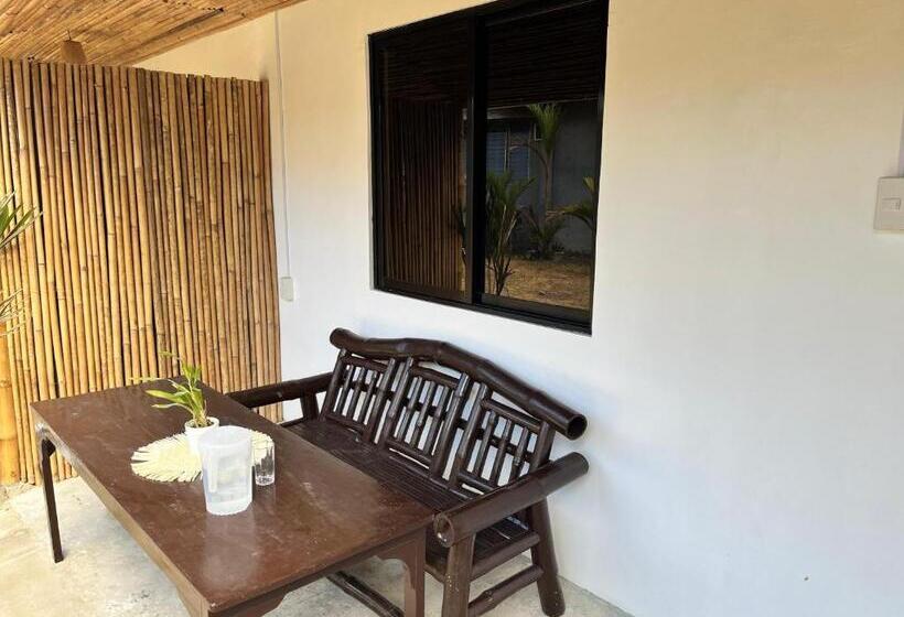 اتاق خانوادگی, Trisha Guesthouse