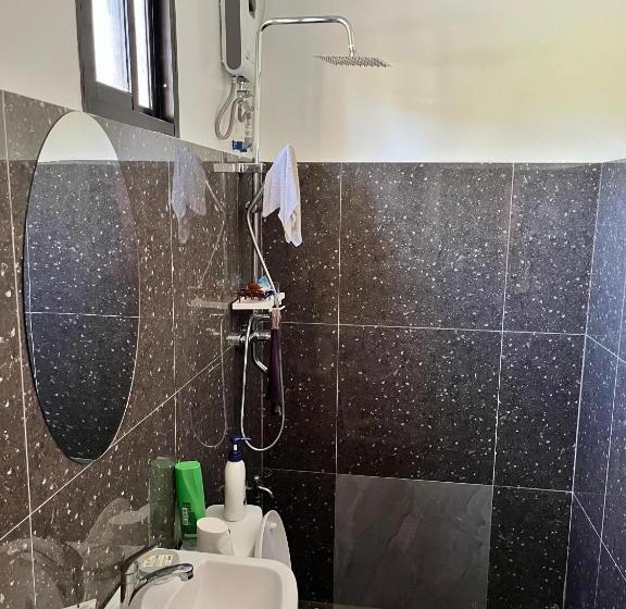 Deluxe Kamer, Trisha Guesthouse