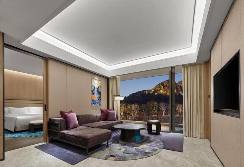 Люкс с Балконом, Angsana Suzhou Shishan