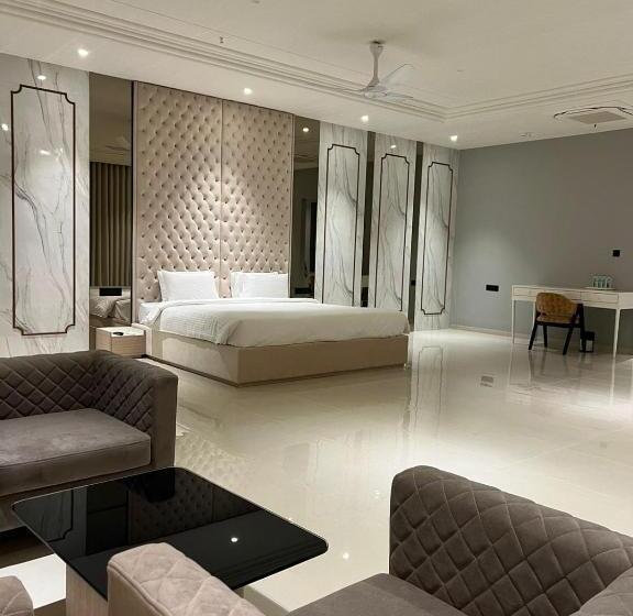 Люкс, Pride Resort, Rajkot