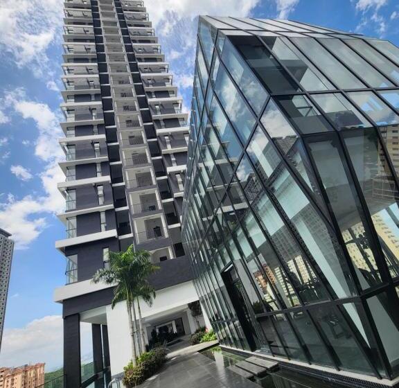 سوییت اجرایی, Urban Suite   George Town