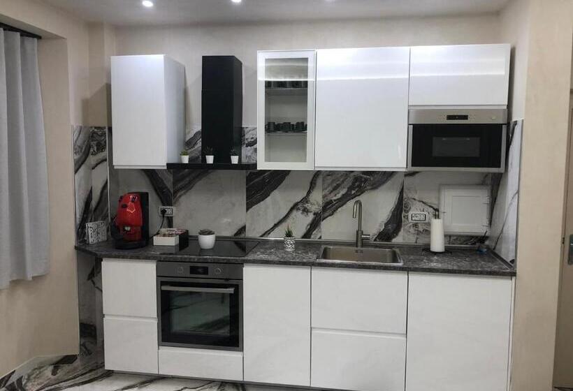 اتاق استاندارد, Tom Luxury Home