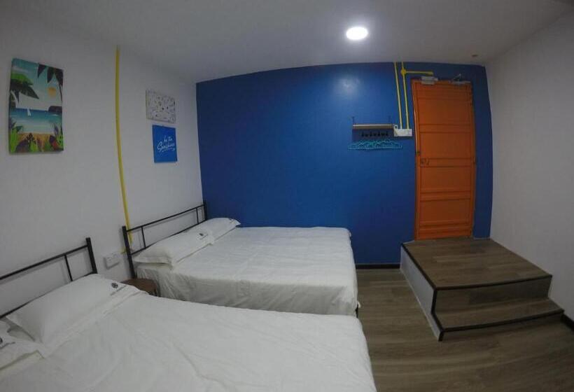 Номер Стандарт Четырехместный Совместный Санузел, Coco Guesthouse Kemaman