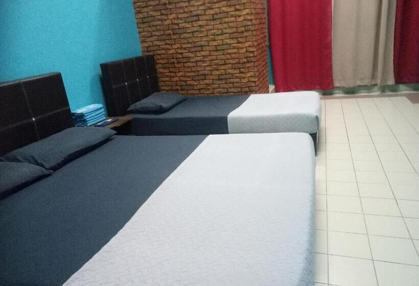 Трехместный Номер Deluxe, Kuala Besut Jetty Budget Hotel Ain   In Front Of Kuala Besut Jetty