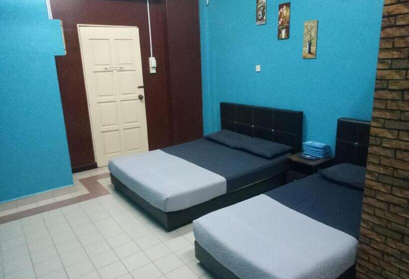 Трехместный Номер Deluxe, Kuala Besut Jetty Budget Hotel Ain   In Front Of Kuala Besut Jetty