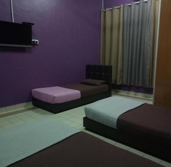 Номер Стандарт Трехместный, Kuala Besut Jetty Budget Hotel Ain   In Front Of Kuala Besut Jetty