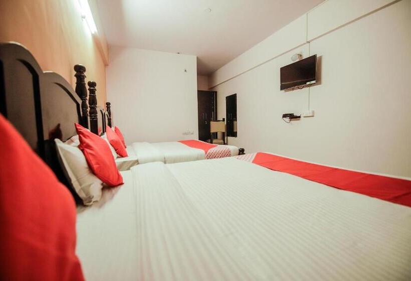 اتاق کلاسیک سه تخته, Oyo Hotel Karani Darshan